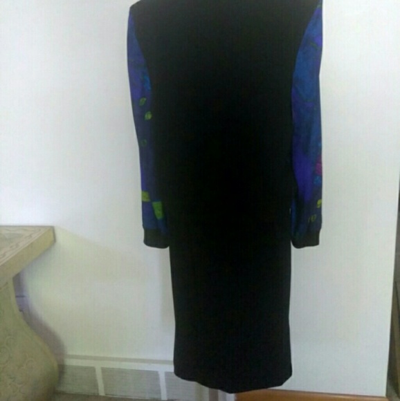 2 piece St. John Collection silk & wool knit suit - Picture 6 of 8